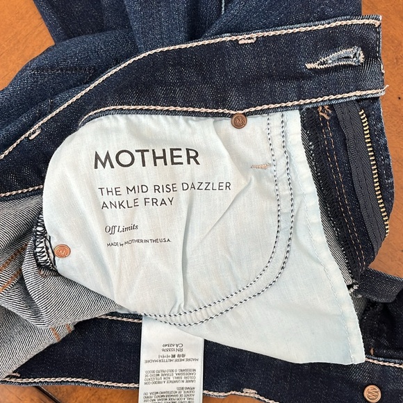 MOTHER The Dazzler Mid-Rise Straight-Leg Ankle Fray Jeans - Picture 4 of 11